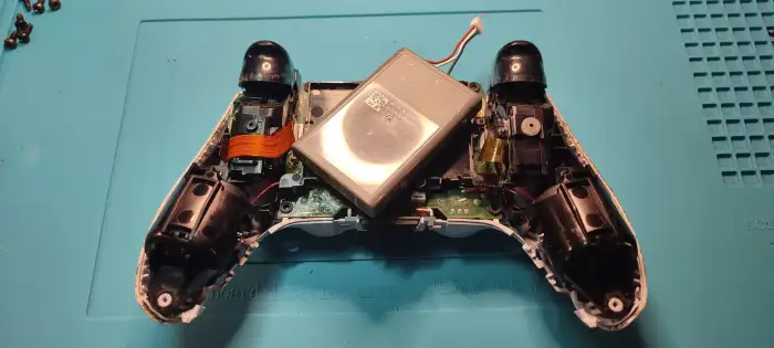 Cambio batería mandos DualSense PS5 DualShock PS4