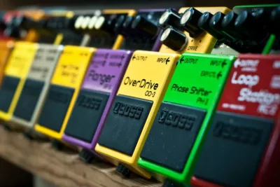 Reparación de pedales Boss, Line 6 y pedaleras de guitarra bajo y voz